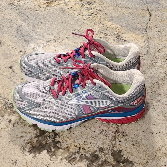 brooks ravenna 6 grey